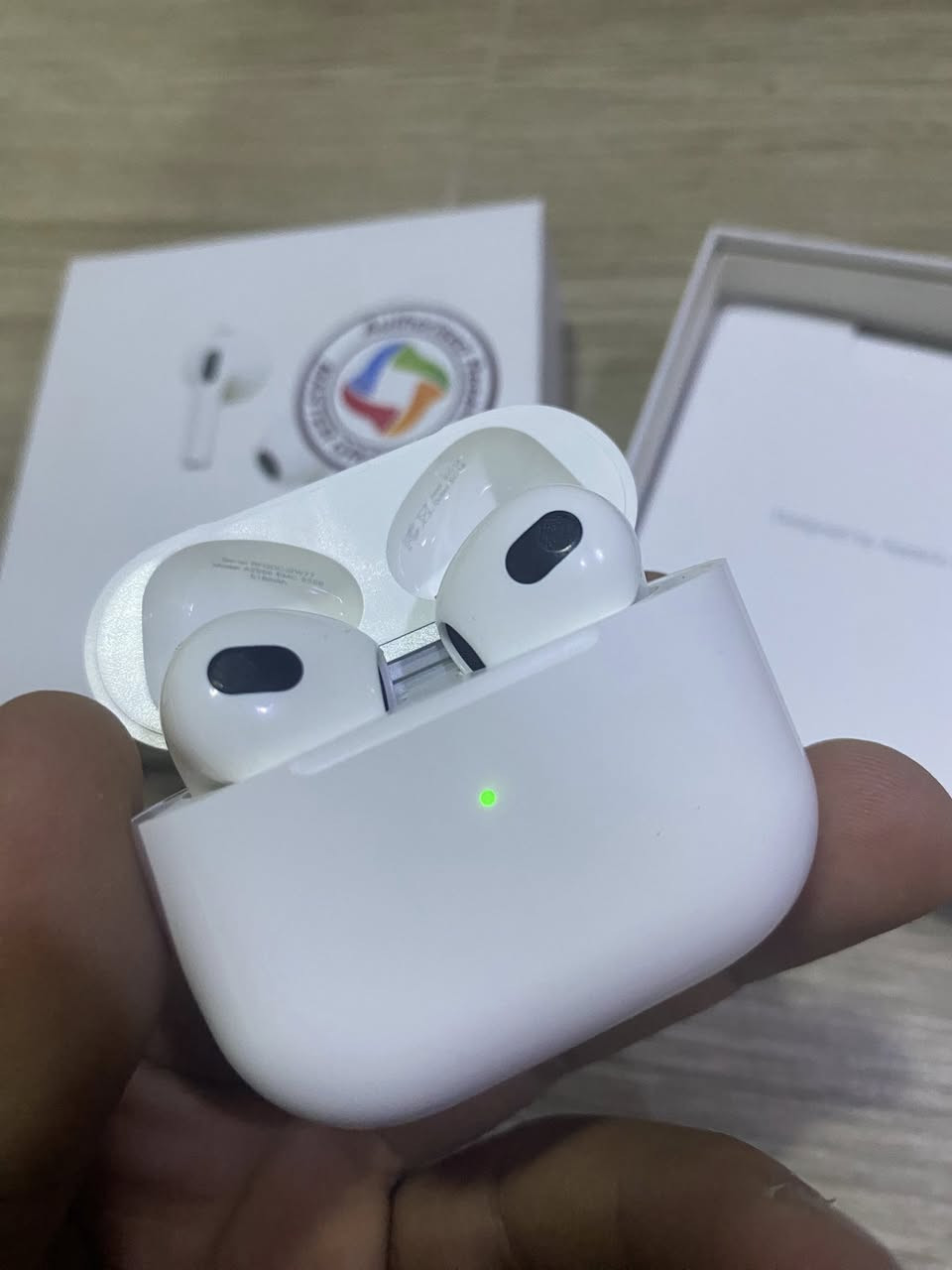 اير بود الجيل الثالث ضمان ماستر بس منتهي السماعه نضيفه جداً استعمال قليل الي تفيده خلي يراسلني سعرها ٨٠ وبيها مجال بسيط ***********
