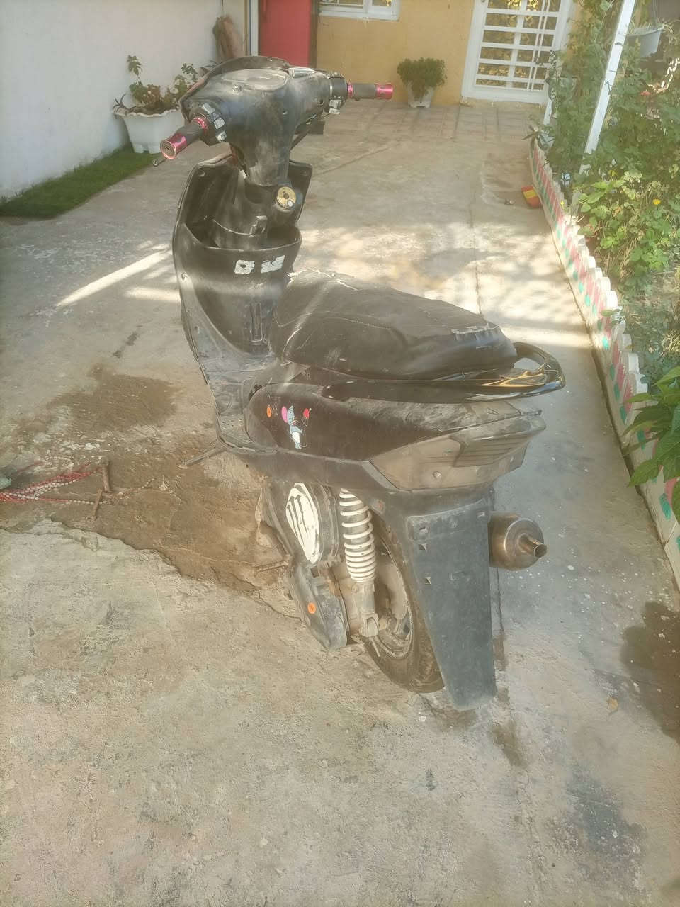 سلام عليكم  دراجه ماكس عدله بدلت دهن الى دراجه دهن مال سيارات وصارت دخن وتركت دراجه وعارضه للبيع مكان ***********بغداد الغزالية رايد كوم حديد سعر250رقم
