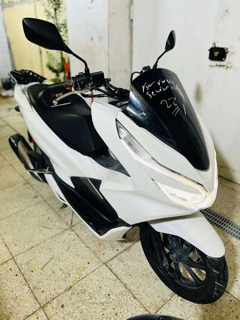 السلام عليكم Pcx جيل الثالث ياباني مكفوله كفاله عامه ستان حساس حساس زحام مكينه 150  دراجه تتعب تكول جديده السعر مليون و700   وماكو هيج سعر متوازي ***********  مكلف بل نشر اتصل ودلل

