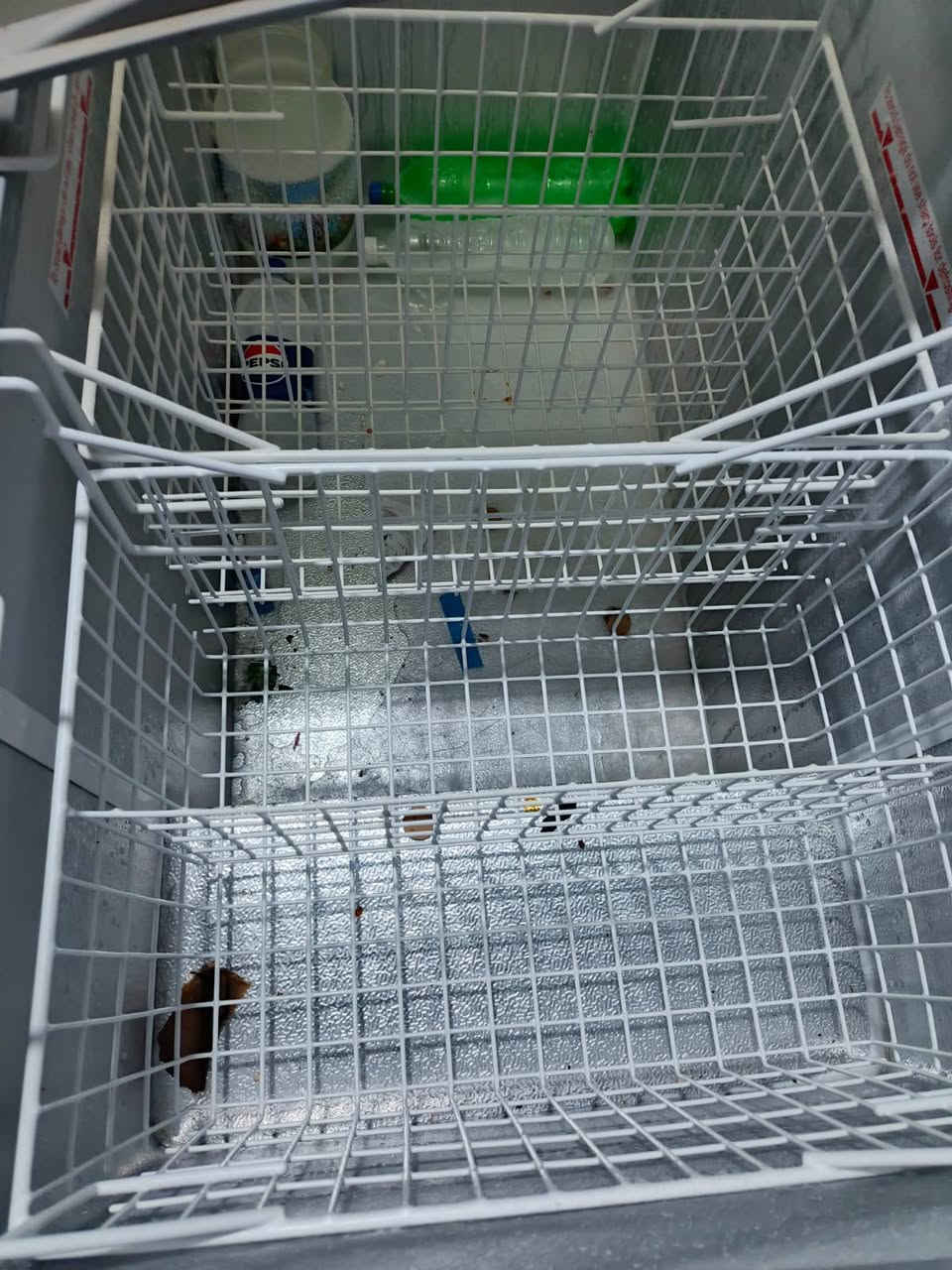 عارضه براد عدد ٢ الوحدة ٤٠٠
مجمدة ٤٠٠ 
سلات جبوسة عدد ال٣ الوحده ٥٠ 
معلومه الغراض جدد بعدهن مستخدمه شي قليل 

***********
