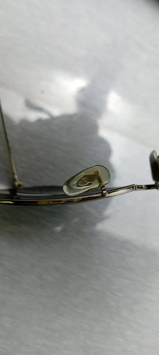 نظارة ماركة راي بان ايطالي ارجنال
موديل: طيارين

قياس:55 صغير لوجه الناعم

عدسات حجر سميك

فلتر:  UV400 لحماية العين من أشعة فوق البنفسجية 

قطعة نضيفة جداجدا 

للاستفسار: واتس اب ***********
