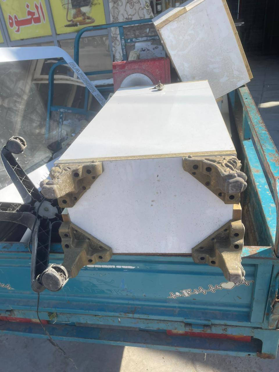 غراض مال حلاقه وحته جهاز مال تنضيف بشره للبيع العنوان حله ورديه خارج قرب علوت المخضر يم البسطيات مال المخضر بيع مستعجل كلش لان مكان ماعندي وعندي بردات مال مي هم ***********
