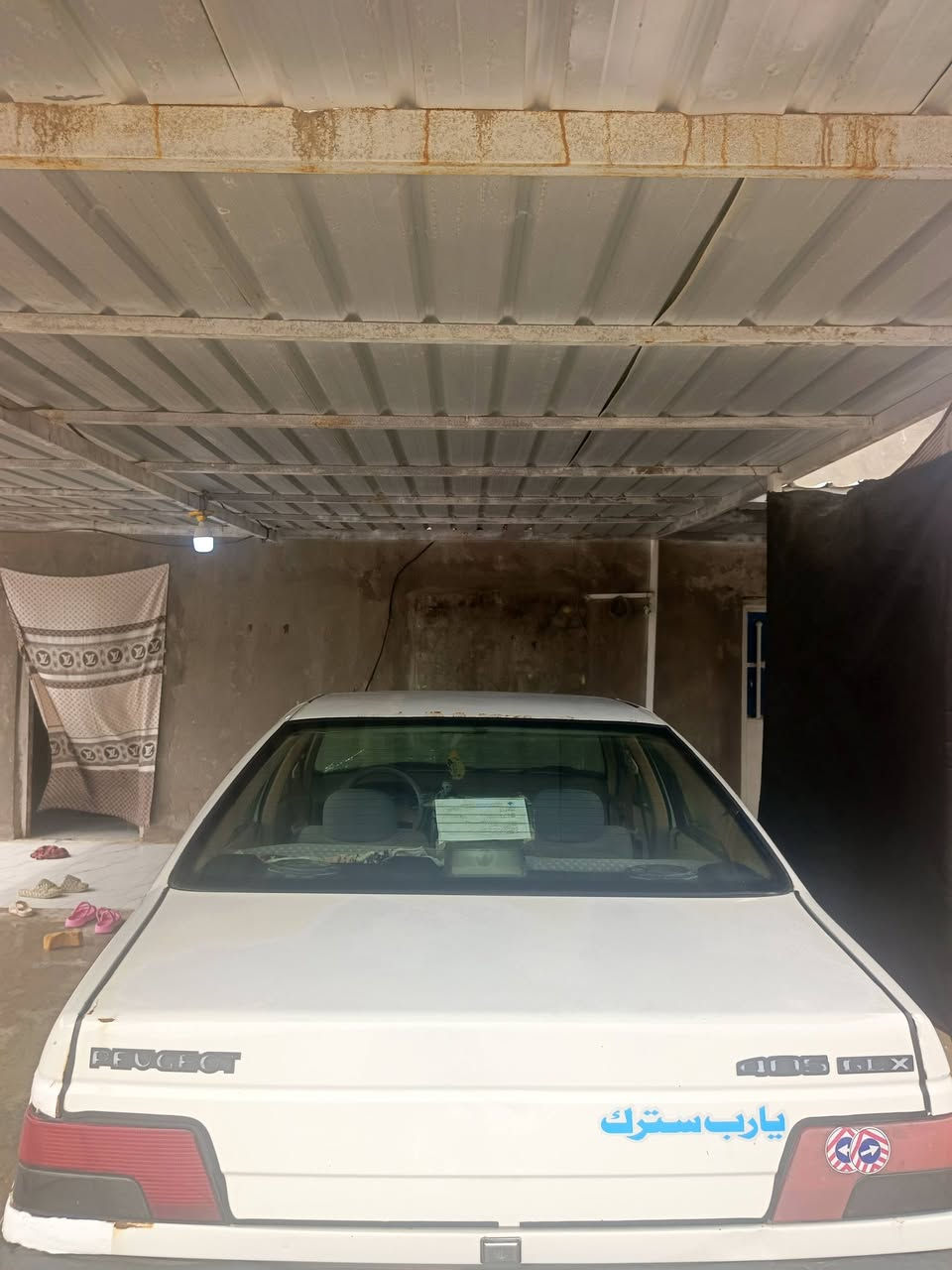 سلام عليكم بيجو 405 مديل 2010
سياره بسمي جاهزه كير ومكينه جديده مكفولات بيهة طخه بل جاملغ الخلفي مثل ما موظح بصوره بعدني مصابغه السعر 
39 وبيهة مجال بسيط *********** المحافظه واسط
