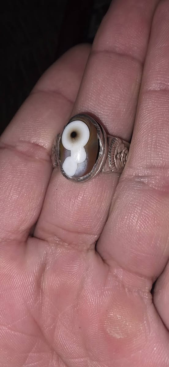 ياالله قطعه نادره من السليماني الاحمر قطعه مختلفه شرط خامه قديمه صياغه يدويه بغداد ***********
