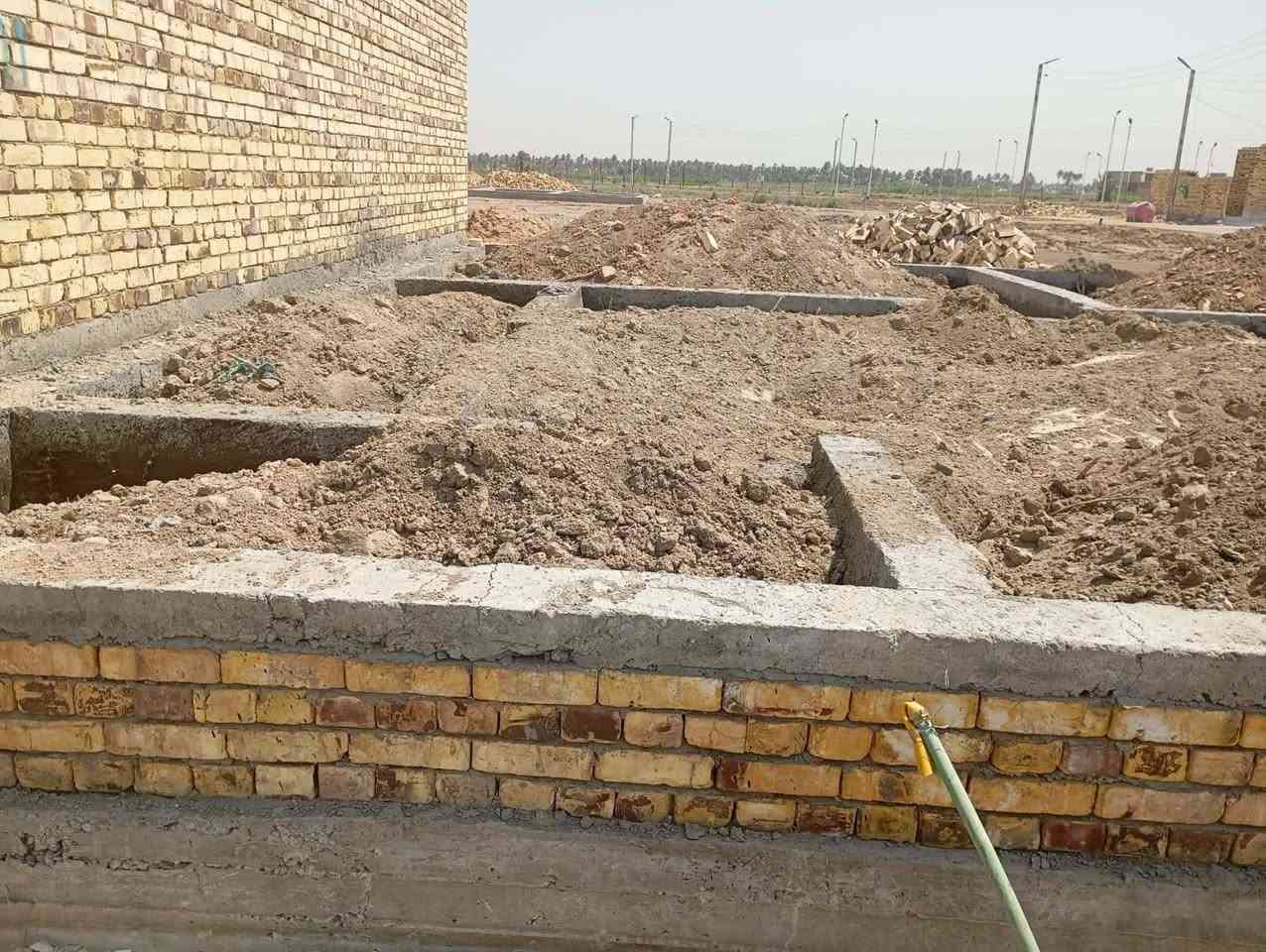 عرصة 200م  بيهه رباط وبتلو جاهزة للبناء سند 25 مداور محكمة ..... مكان مجمع ام البنين مقابيل مركز الشباب كافة الخدمات.....  للاستفسار *********** وأتساب شغال السعر 17 مليون
