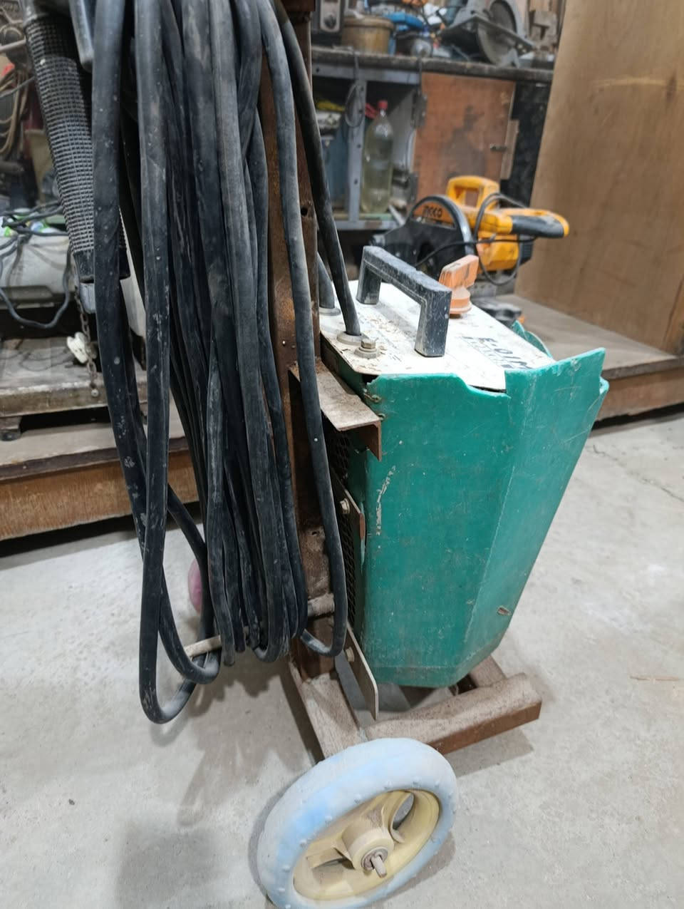 مال مواسسة للبيع السعر 150
