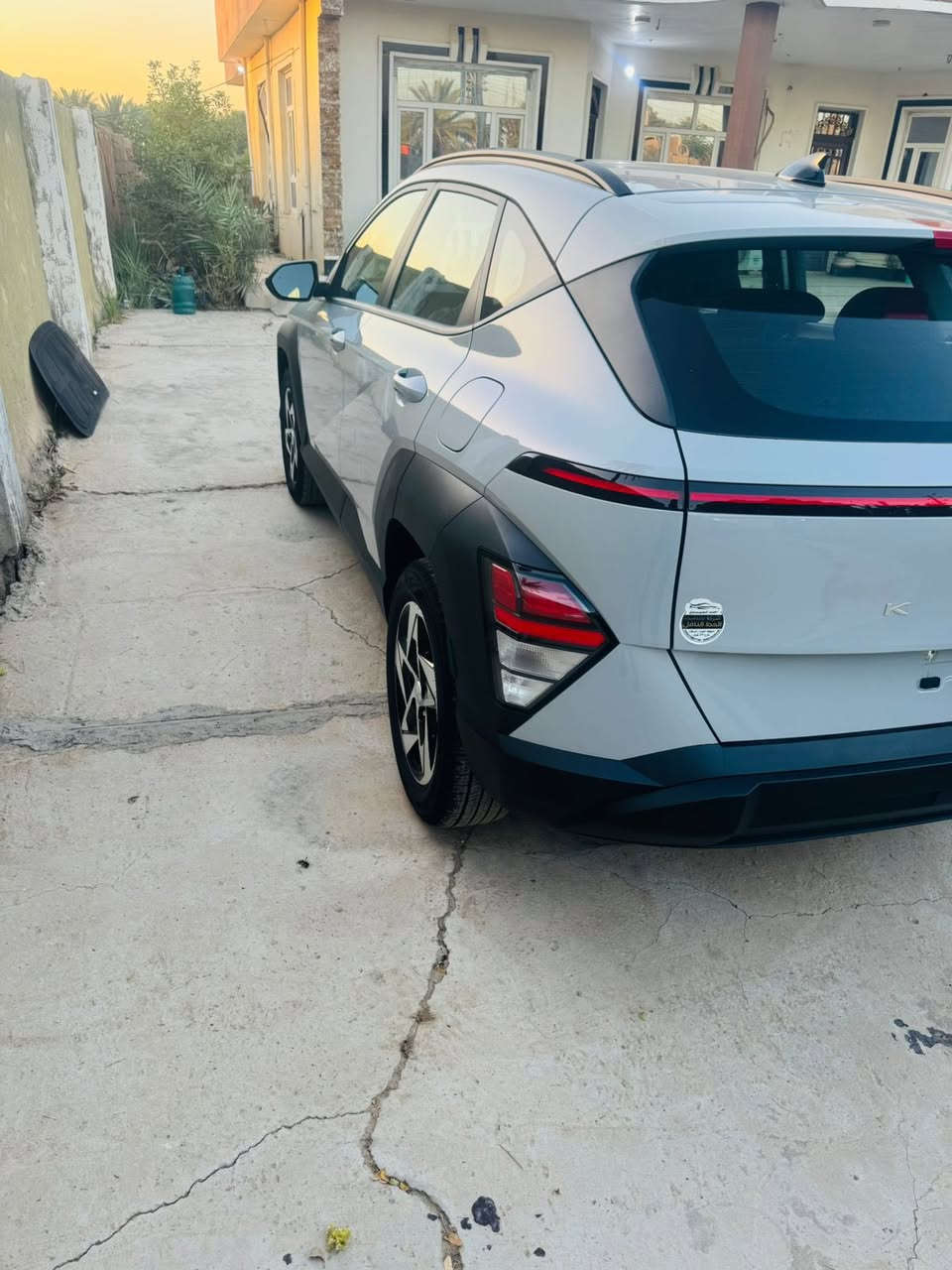 السلام عليكم هونداي كونا ٢٠٢٦ دخول جديد منفيس باسمي تترقم جميع المحافظات عدا الاقليم السياره كلش نظيفه واحلى من الصور ممشا السياره ٢٠٠٠ يعني زيرو كله ليبل واحد حتى الدعاميه مالته حادث السياره مرفق وي الصور بس مقدمة البنيد ومصبوغ فقط لون مميز اسمنتي 
فئة السياره Se معروفه مواصفاته عاديه مكينه 2000 
بصمه زائد بصمة ابواب 
شاشه متصله 
عدادات ليزريه 
تحكم استيرن 
تحديد مسار 
رادارات امامي وجانبي وخلفي 
كامره خلفيه 
نظام سبورت 
توقف اصطدام 
مكان السياره بابل حله قرب سيطرة اثار بابل للاستفسار الاتصال على الرقم ***********او *********** والشراي بي خير ويدلل
