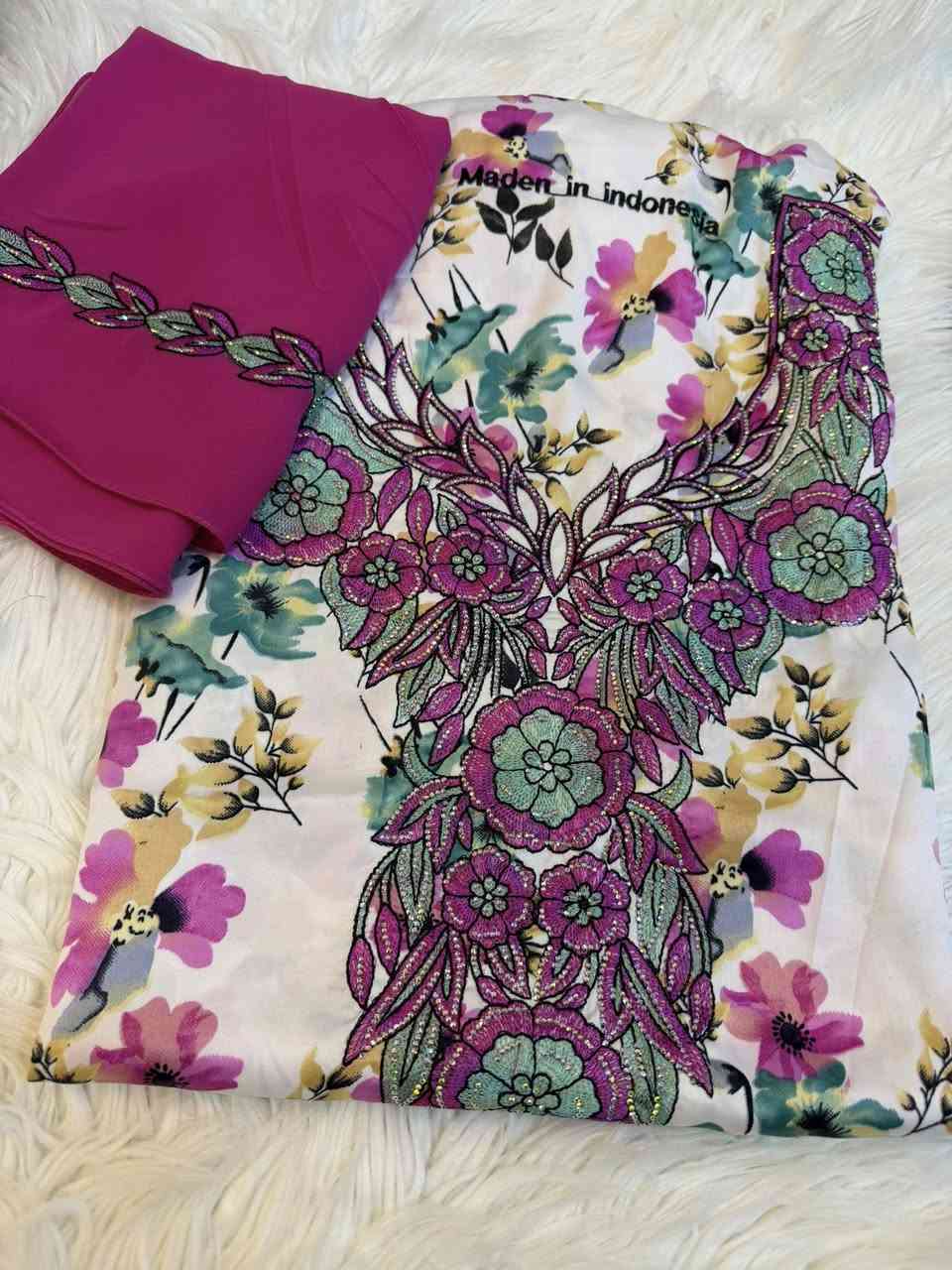 قماش مخور اندنوسي الاصلي 
القطعه ٤ امتار + شال 
تطريز + ستراس 
يوجد توصيل داخل جلولاء 
عنوان المحل قيصرية الاقمشه محل حمودي


**إذا كنت صاحب هذا الإعلان وتريد حذفه لأي سبب، رجاءا أرسل رسالة إلى الدعم الفني**