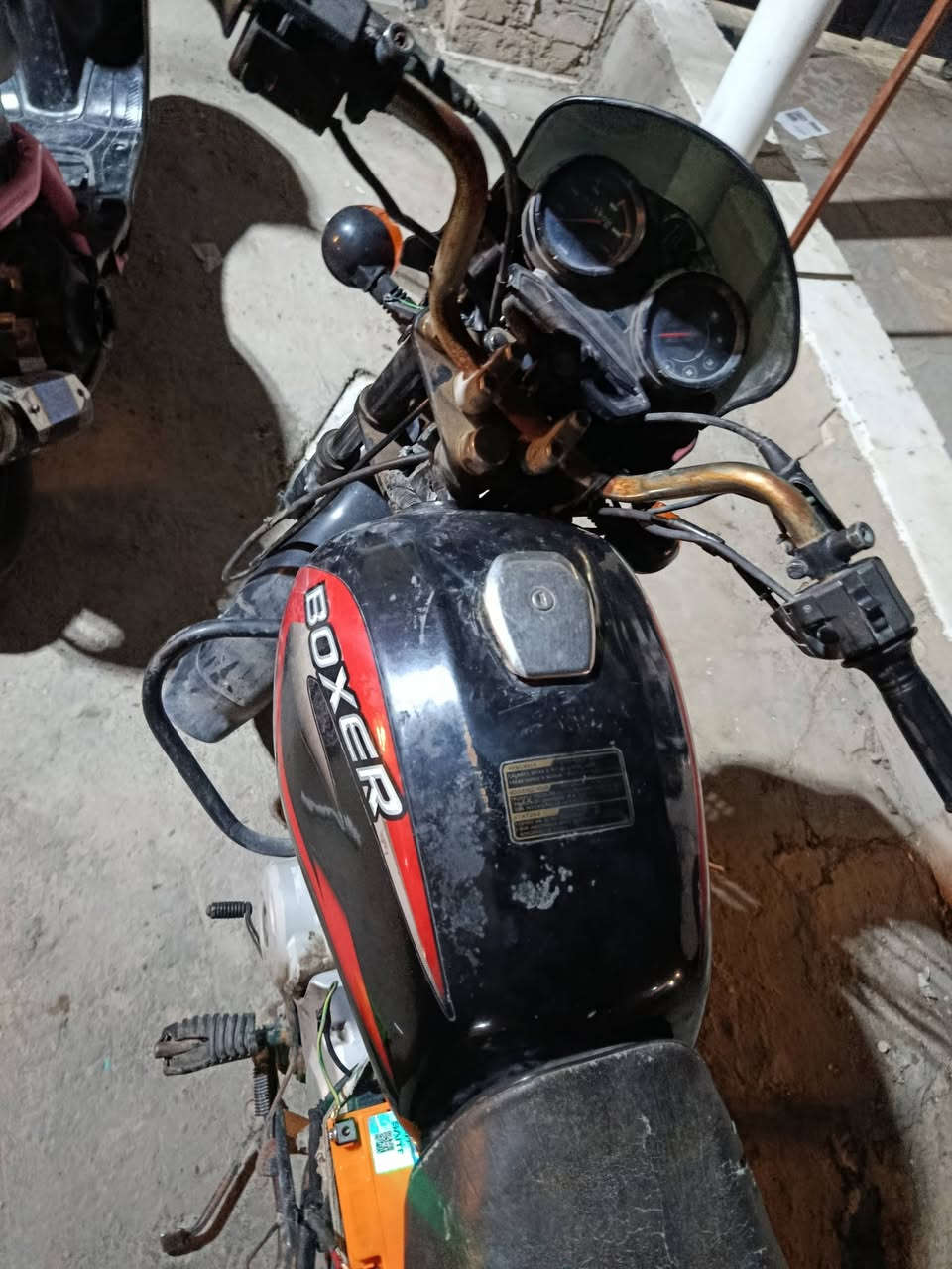 سلام عليكم بوكسر للبيع 
 موديل 21 مرقم سنويه ببسمي   دراجه كامله مكمله  بيه نقوصات بصيطه 
مكينه صافيه. سعر 1850 وبيه مجال  
عنواني حي العلام تقاطع درويش 
للستفسار *********** 
متوفر وتساب ورقم
