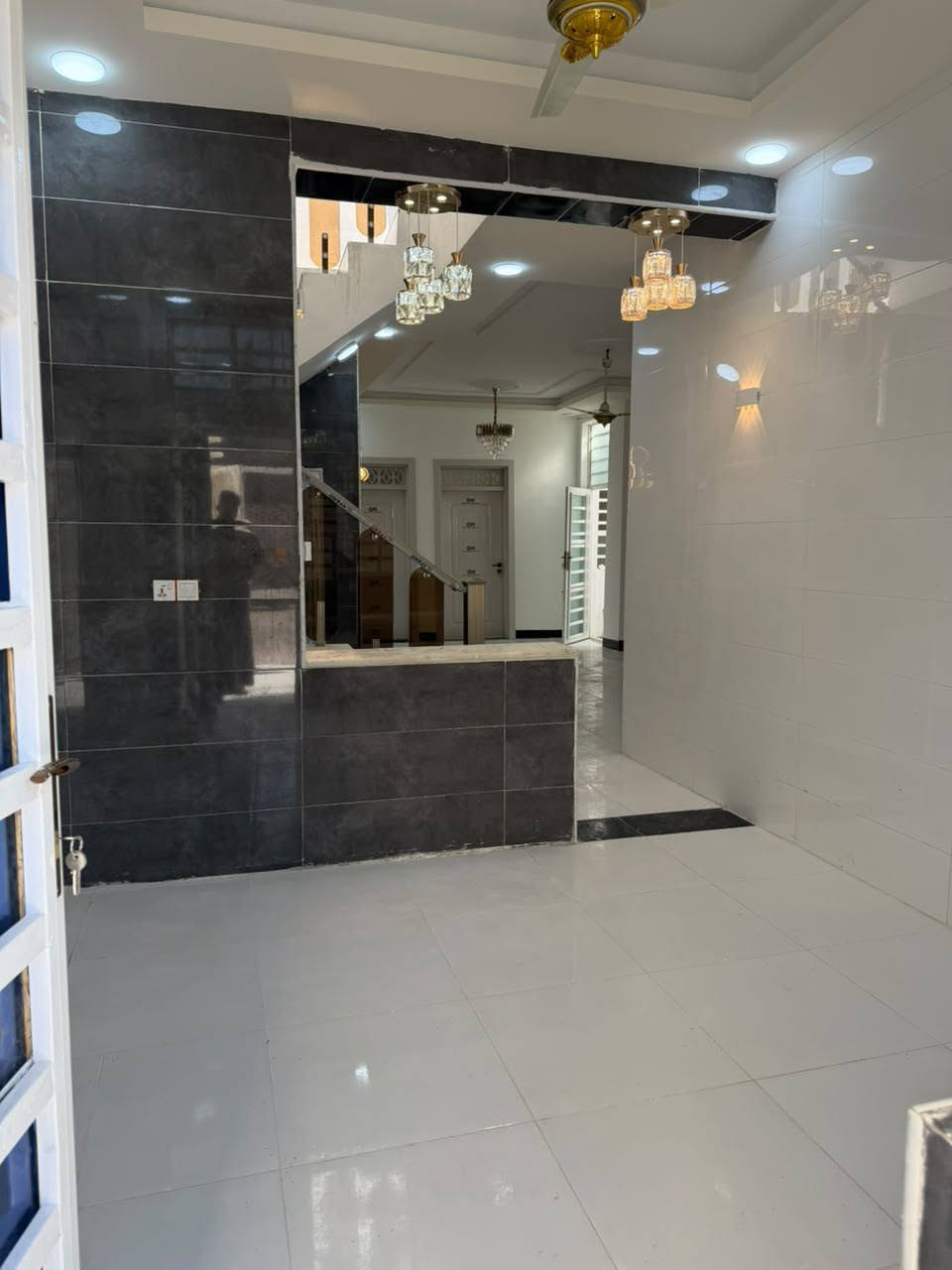 دار للبيع 🏡
شغل نضام تركي كلش مرتب👌🏻بناء جناي 
150  متر    #سند_25 طابو زراعي اقرار محكمه 

غرفه عدد2/صاله /مطبخ/صحيات 3/استقبال
كراج كبير/مكشوفه عدد 2
ماء/كهرباء/سوق/مدارس/تبليط #عرض_15

#ملاحضه_قرب_100م_للشارع_في_الخط_ألاول

الموقع 🏡 نجف/شارع الصب مقابل قريت الغدير
للتواصل
‏‪*********** 🌔 متوفر وتساب
