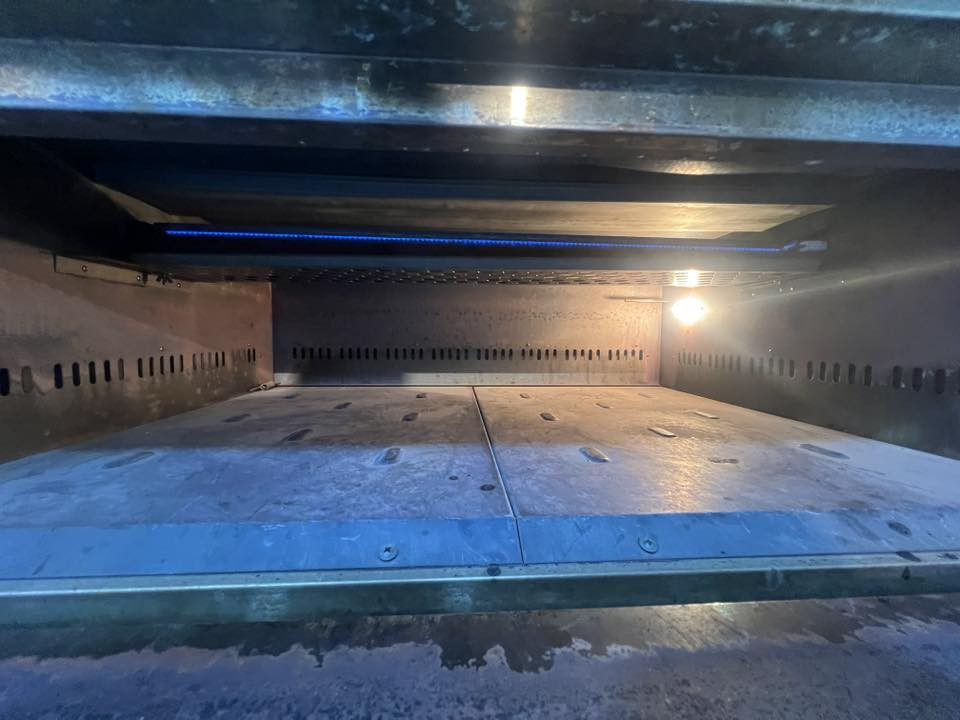 فرن بيتزا
جديد ونضيف
السعر 450 
البصره المعقل
***********
