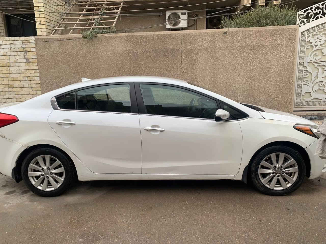 للبيع كيا فورتي ٢٠١٤ السعر ١٠٠$ وبيهه مجال ***********
