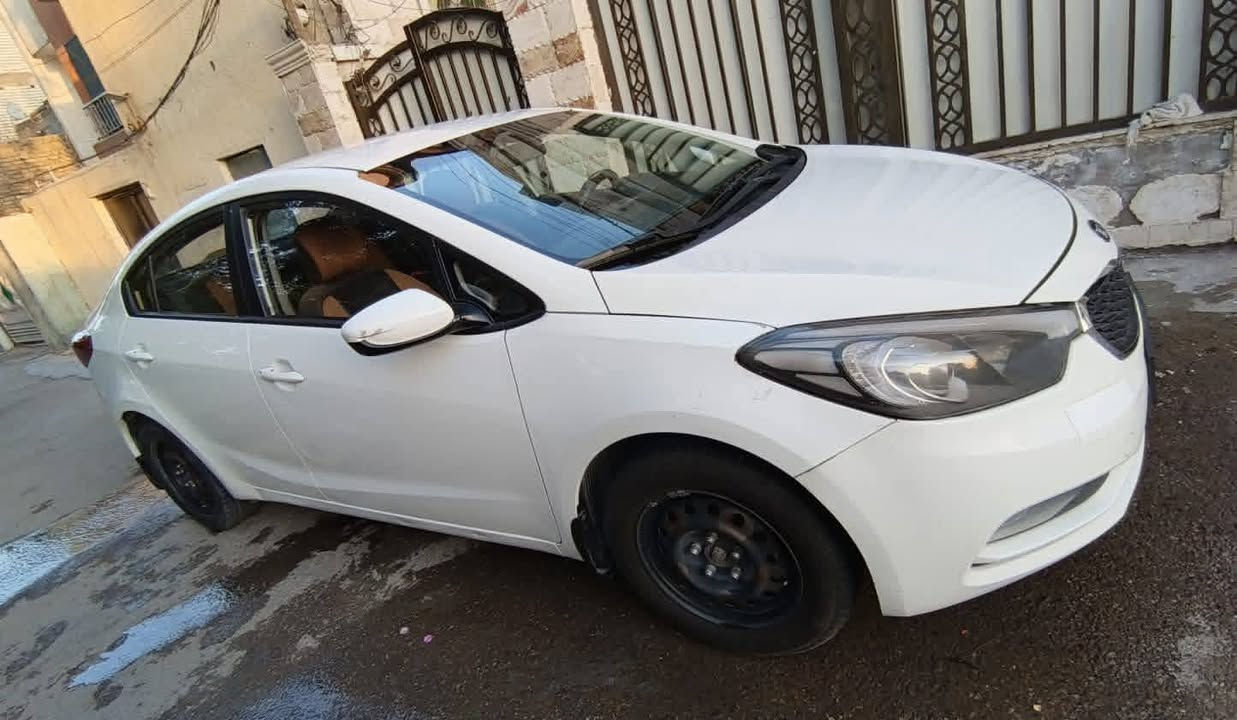 ‏سلام عليكم للبيع سيراتو خليجي موديل 2013 الشكل الجديد سياره كامله ضرره بنيد مصبوغ فقط بدون دواخل الباقي بلادي شركه
‏- محرك 1600 بلادي دوش
‏- تحكم ستيرن
‏- شاشه اندرويد + كامره
‏- طخم تايرات جديد + بطاريه جديده
‏- ماشيه 121الف حقيقي
‏- رقم سليمانيه بأسمي  تحويل فقط بدون وكاله
‏للاستفسار الاتصال على والرقم
‏***********
‏السعر120$
مكاني بغداد/ الشعلة
