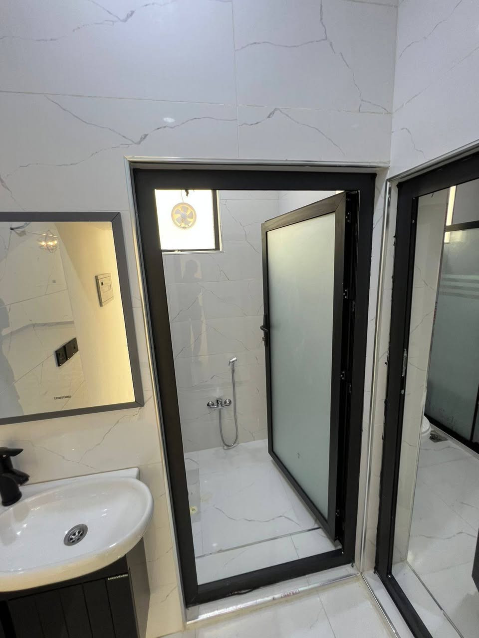 بيت للبيع مجمع مهندسين 
200 مه تر 
٣ غرف نوم 
صاله 
استقبال 
كراج 
حديقه 
***********
***********
