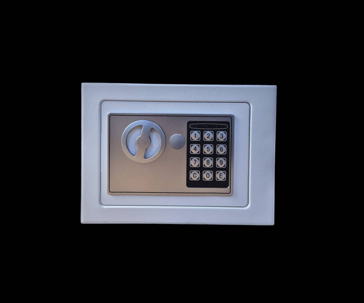 قاصة آمنة لحفظ النقود والمجوهرات والمقتنيات الثمينة، مناسبة للمنزل والمكاتب والمتاجر، وقابلة للتثبيت على الجدار أو الأرضية.
المميزات:
كود سري رقمي قابل للتغيير (3–8 أرقام)
فتح بالكود أو بمفتاح طوارئ
تنبيه عند إدخال رقم خاطئ مع قفل مؤقت
مؤشرات ضوئية لسهولة الاستخدام
مصنوعة من معدن قوي ومتين
تعمل بـ 4 بطاريات AA مع مفتاح عند نفاد البطارية
المحتويات: قاصة (23×17×17 سم) + 2 مفتاح + بطاريات + براغي تثبيت + دليل استخدام