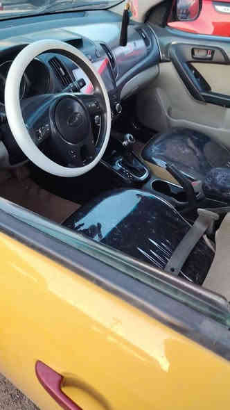 السلام عليكم كيه فورتي ٢٠١٢ مكينه ألفين 
كير ومكينه وتبريد 
صدر جديد 
تاير تخم جديد 
وياله صبغ حراري 
دوشمه عام 
منضومه بانزين كله جديده 
السياره أي نقص ما بيه 
مصفره من كلشي 
رقم إنكليزي بسمي 
المكان البياع 
رقمي ***********
