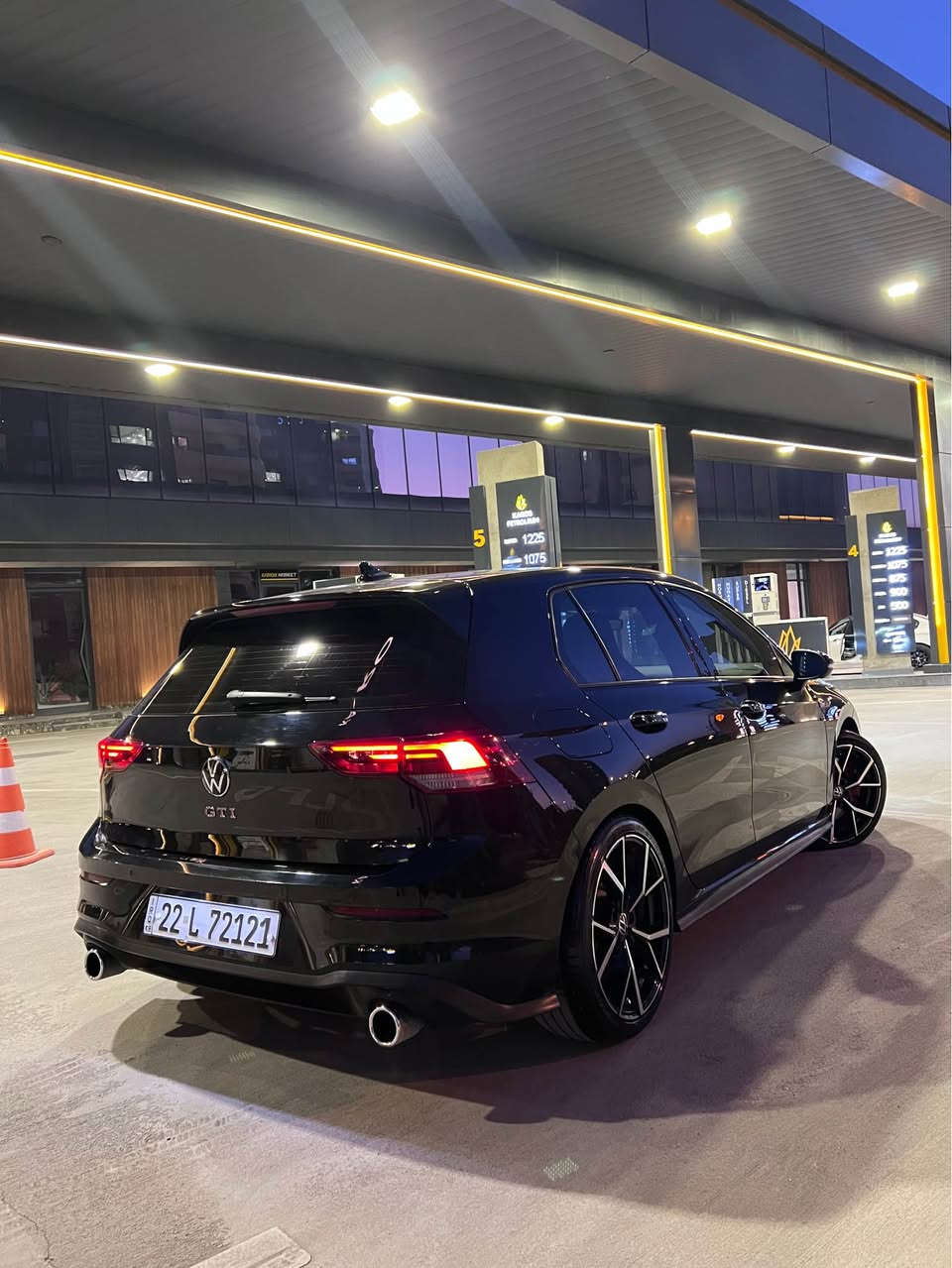 السلام عليكم
گولف GTI مەکینە ٢.٠ توربۆ
مۆدیل ٢٠٢٢ شکڵ نوێ
ڕەنگی ڕەشی قەتران
ماوەی ڕۆیشتن ٤٩ هەزار میل
بەسمە و شاشە و حاسە و ڕاداری پێش و دواوە و لاتەنیشت،چوار مۆدی لێخوڕین (ECO,NORMAL,SPORT,CUSTUM)
لایتی لید و عدسە و زینۆن و بلاجکتۆری ٥ لید بیلادی
داون پایپ ئەسڵی و شوتەی ئەسڵی لەسەرە دەنگێکی خۆش و قوەتێکی باشی هەیە،بەرمەجە نیە
تەنها بۆنیتی بۆیاخە لەگەڵ یەک پەڵە چەمەلغی سایەق 
پێش و دوای کەپسە ئێرباک نەتەقیوە و ڕادێتەری بیلادی
سەنەوی و ژینگەی تازەیە تا ٢٠٢٨ بە ناوی خۆمەوەیە
تاقم تایە و ویلی R شکڵ نوێی بۆ بەستراوە
دەعامی بۆ دەعامی بە شەرت یەک دینار مەسرەفی نیە
سعری ١٨٩ وەرەقە و مەجالێکی کەم
شوێن/سلێمانی
*********** السليمانية, العراق
