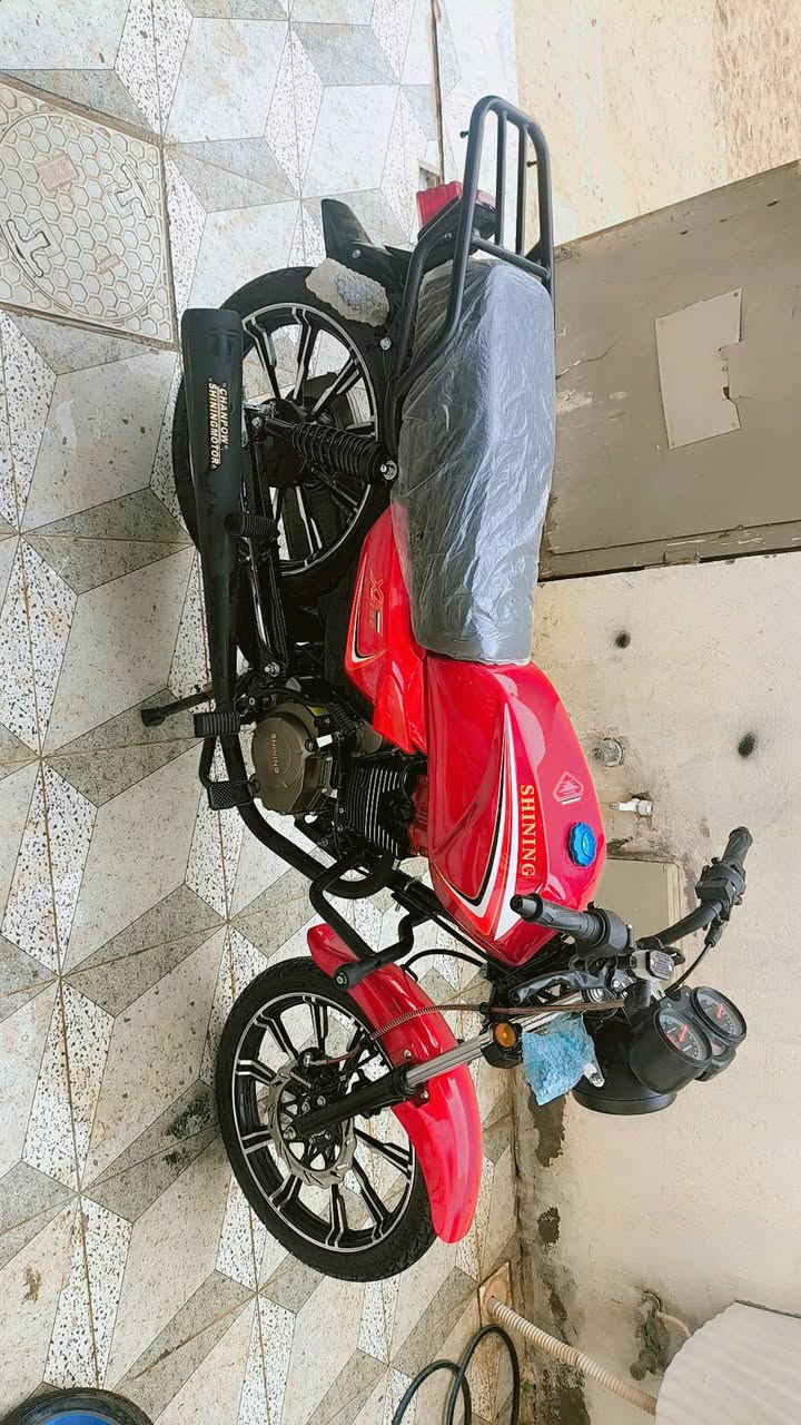 السلام عليكم
دراجة دايون سونيك الأصلي ابو الختم موديل صار خمس ايام من طالعة من معرض مجمع الكرار اوراق اصلية كاملة بأسمي من الوكيل شرط بوجهك للترقيم دراجة ماشيه 700 متر بعدهي بدهن الشركة مواصفات راقيه مكينة150 ويل كب سلف الشراي بخدمته السعر مناسب 
*********** واتس اب
