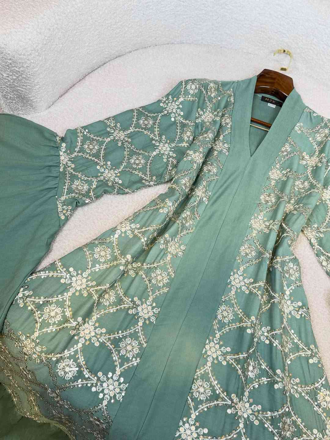 الــسعـر20الـف💛✨
القياسات(L,xl,2x,,3x)

للحجز و الاستفسار التواصل على الأرقام واتس اب 
***********
***********
***********
***********

توصيل بغداد  5000
توصيل محافظات  5000
