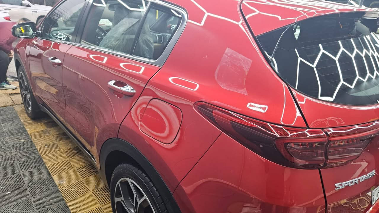 سبورتج موديل ٢٠٢٠ جي تي لاين يعني اعلى فئة و فول مواصفات ماشية ٤٨ الف فقط بيها بارد مكانين (بالصندوق و الباب الايمن الخلفي)و تكحيل بسيط (دعامية و يم قبغ البانزين) مشتريها من الشركة زيرو رقم بغداد و التحويل مباشر و السعر ٢٠٠ و بيها مجال بسيط 
للاستفسار اتصال على رقم 

0770 453 5407
