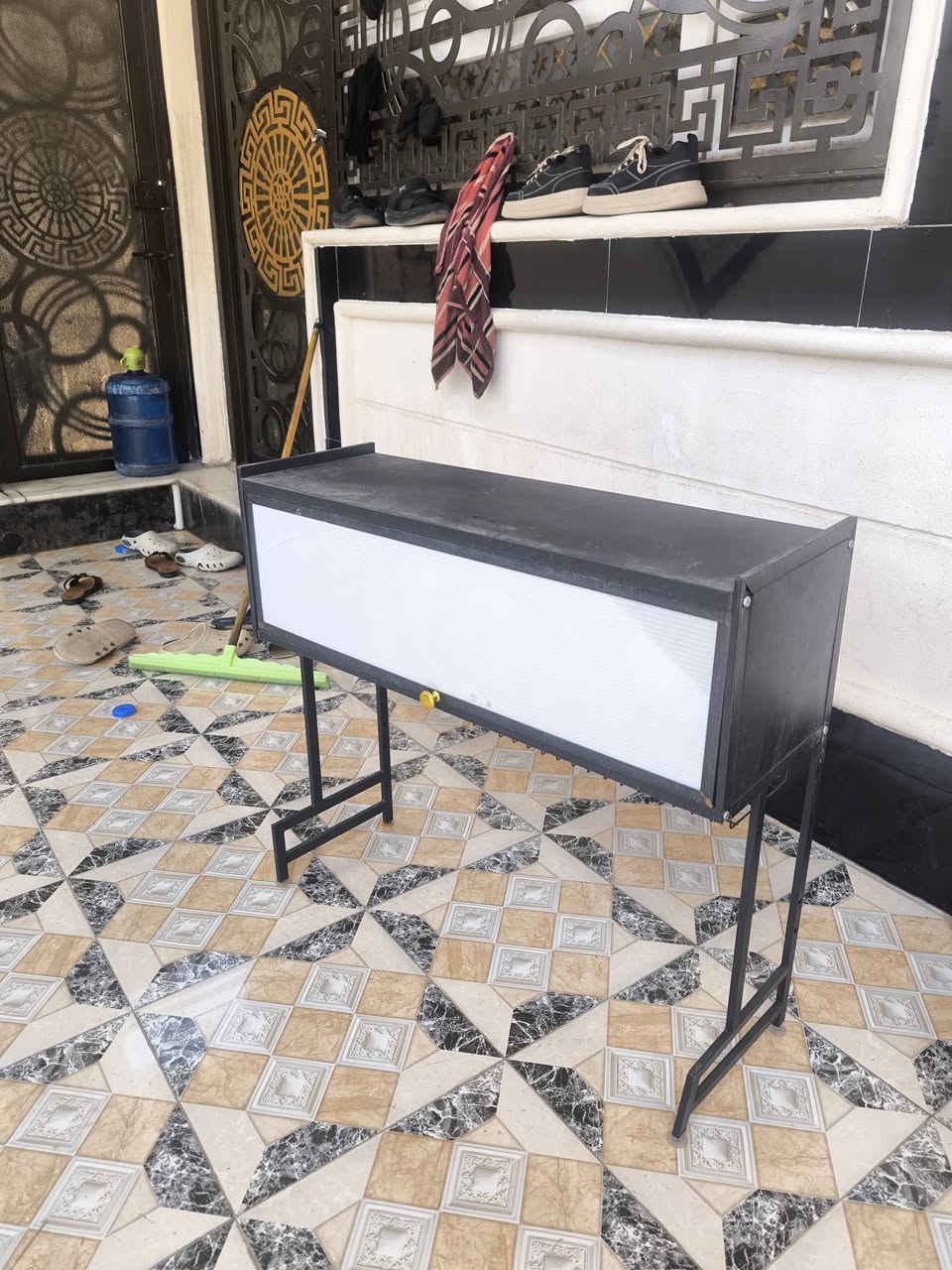 السلام عليكم ميز مال اماعين جديد حجم كبير السعر (50)وبي مجال تواصل واتساب
***********
