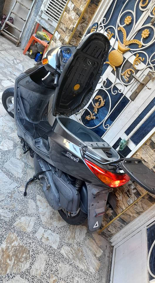 اقرأ المنشور زين يرحم والديك 
ووالدينا 🤝 للبيع دراجة اكزز تريت 
 ياباني Aixs treet 🇯🇵🇯🇵🇯🇵
رمبة وكالة جديدة مكفولة كفالة عامة
واضمنها من اي ضرر واي تصليح 
اللون مميز ✨️ نفطي غير محدد 
ماشية ١١ فقط 👍 نوزل خطين سكليتر 
استاند حساس كهربائي/ ٣ سويجات 
الاصليات موجودات وعُدة مالتها هم
 موجودة ، أوراقها موجودة كاملة 
وبأسمي ، اشتريتها رمبة حاويات
 وإستعمال اقل الشهرين والله ،السعر 
(٩ ورقات $) وبيها مجال لليشتري 
واكيد مانختلف ان شاءالله، مكاني 
العنوان بغداد الكاظمية قرب الامامين ع 
للتواصل والاستفسار رقم الهاتف 
*********** وعندي واتساب
 وخاص ، ملاحظة الدراجة اخذتها ب١١ 
ورقة ونص ادور تعبانات صيني ماتفيدك
 اكو ناس ادور الحاجة الجديدة
 واليابانية ، وترهم مراوس اذا عندك 
دراجة صغيرة ٦٠ او ١٢٠ مع الفرق. بغداد, العراق
