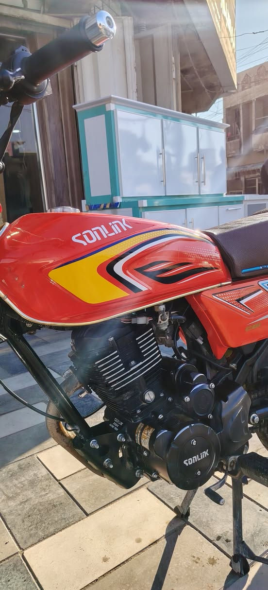 السلام عليكم 
2024نازله ب. ال 25 
دراجه ايراني. سونك 5 نمر
مكينه سوده 200 cالدراجه جديده كهربائيات كلها شغاله مكينه تخبل اوراق كامله جيب وياك فيتر وافحص ع راحتك برغي ممفتوح بيها كفاله كير مكينه كهربائيات سعره 750وبيها مجال
مكانه بغداد الشعب للاستفسار *********** موجود واتساب
