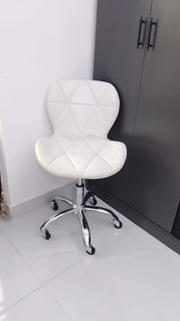 ميز وكرسي • اباجورة طاولة • بغداد