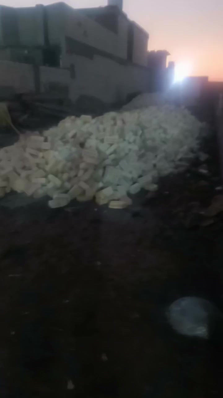 سلام عليكم  
رزق الناس ع الناس 
ورزق الجميع على الله 
 خوان جاهز لتجهيز الطابوق 
وين ماتكون حسب المكان 
معمل الدقه العكيلي 
***********  وساب ابو سجاد انمار 
عدد 4000و 200
 الله يشهد طابوكه معدله 
وحنه خلفات ونعرف الطابوكه الزينه
