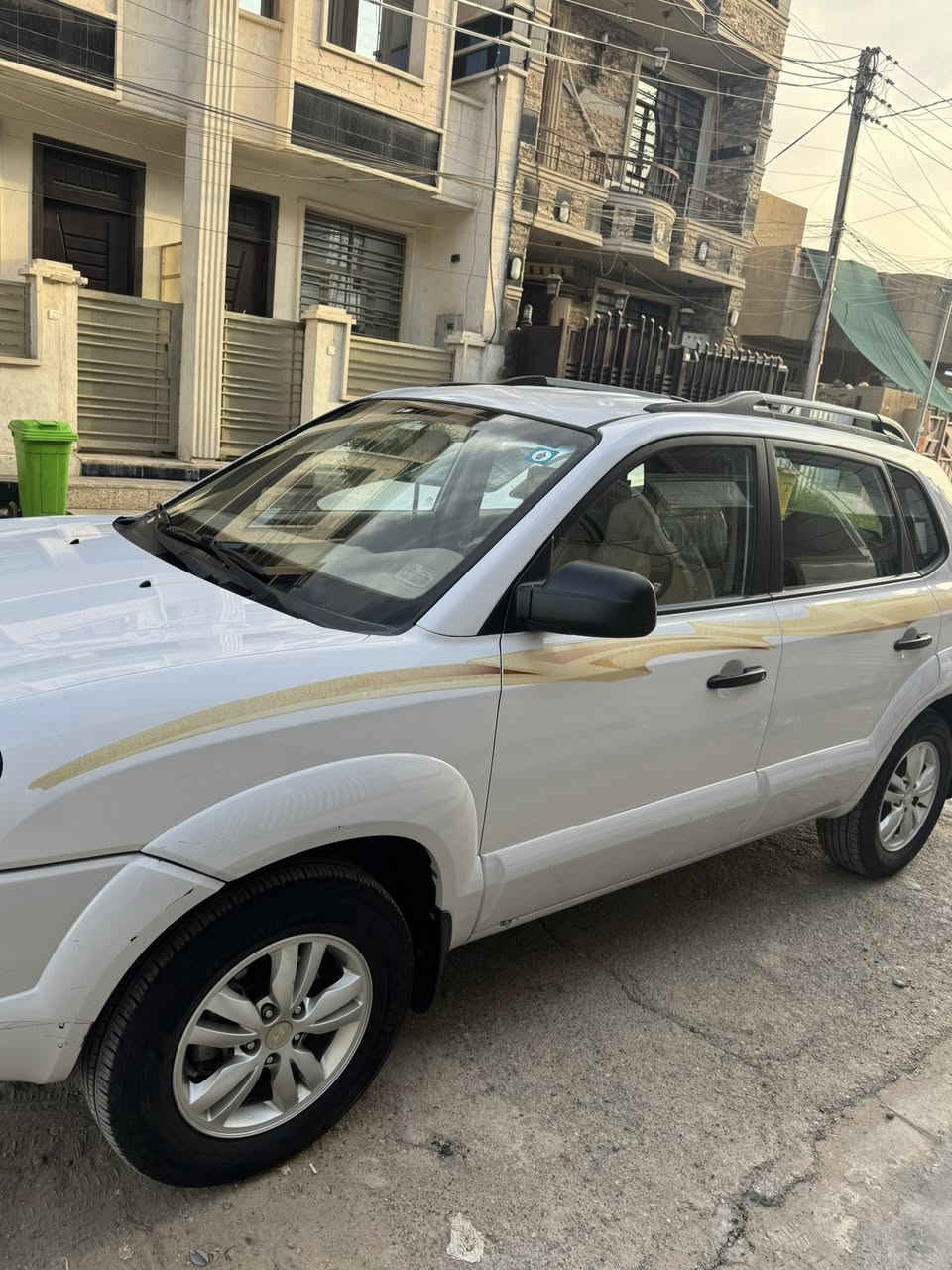 السلام عليكم
توسان 2010
خليجي 
سياره مكفوله من صبغ والتبديل والبارد
رقم بغداد شرط التحويل 
ماشيه 108.758kmقابل للزياده 
كير ومحرك شرط الفحص
محرك 2000
تبريد ثلج 
 حساسات بالرجوع شاشه 
داخل بيجي ونظيف 
سياره جديده ومناقصه شي
مكان سياره بغداد الغزاليه
السعر 130 
للاستفسار :-***********

