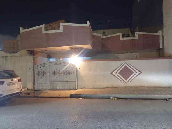 دار طابو طابقين للبيع
العنوان / كركوك - الممدودة قرب جسر الولادة 
المساحة /٢٠٠ متر
السعر / ١٥٥ مليون
للاتصال / ***********
التفاصيل :-
٤ غرف نوم واستقبال ومطبخ وهول و صحيات داخلي ٢ و كراج
