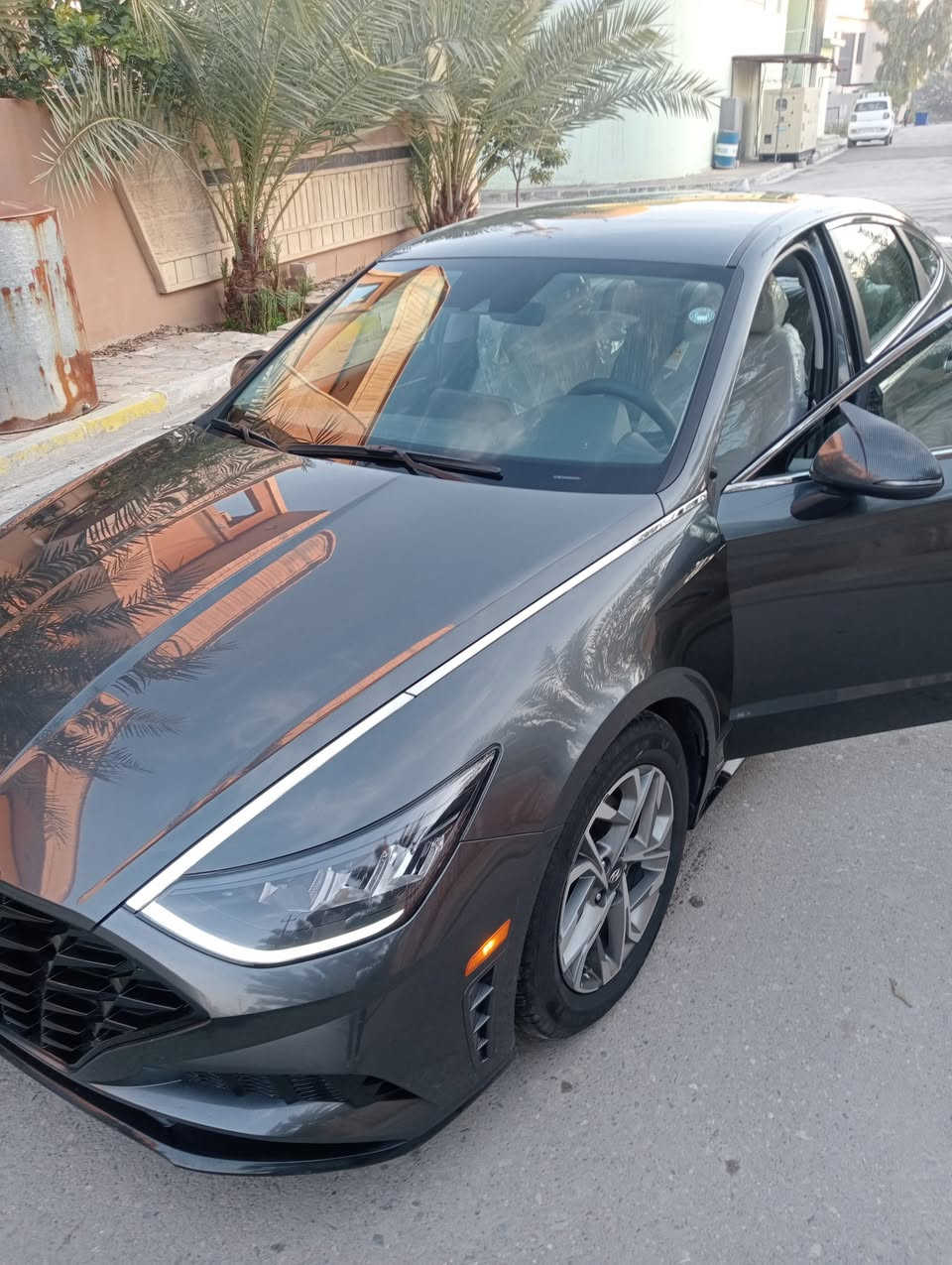 السلام عليكم للبيع بدون مراوس سوناتا موديل 2022 سياره جديده فول مواصفات عده البنوراما 
بصمه تشغيل وتشغيل عن بعد+بل بواب بصمه 🛑
داخل لونين قرميدي واسود 🛑 
شاشه جبيره تدعم الكار بلي 🛑
تحكمات ستيرن 🛑
اوتو هولد 🛑
كير دكم 🛑
هاند بريك ويا الكير قفل 🛑
اربع انظمه قياده سبورت -نورمال- كونفورت - سمارت 🛑
تحديد مسار 🛑
حساسات خلفيه 🛑
توقف ذاتي امامي خلفي 🛑
مانع نزلاق 🛑
محرك 2500 gdi🛑
ماشيه 54 mi🛑
رقم أربيل مسطره تحويل ثاني يوم 🛑  بيه صبغ باب الخلف سايق بدون دواخل بدون ارباكات سياره حلوه وجديده مال بيت مكان سيارة موصل السعر 168 وبيها مجال للاستفسار *********** كورك 
*********** آسيا
