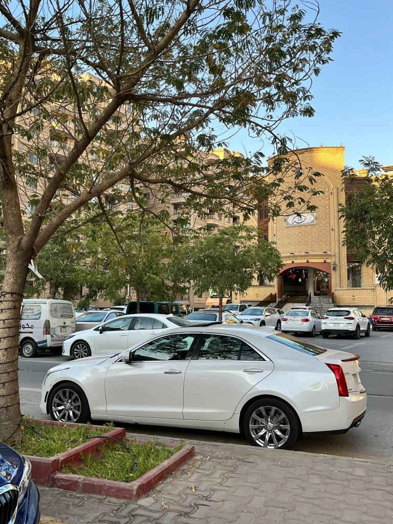 � 🚗 الموديل: كاديلاك ATS
📅 السنة: 2017
⏱️ المسافة المقطوعة 165000 كم
🎨 اللون: أبيض لؤلؤي أنيق

💎 
المواصفات الكاملة:

 • 💺 مقاعد جلد فاخرة أمامية وخلفية مريحة
 • 🔥 تدفئة وتبريد المقاعد الأمامية
 • 🧭 نظام الملاحة (GPS)
 • 🖥️ شاشة وسطية تعمل باللمس
 • 🎶 نظام صوت فاخر من Bose – 9 سماعات
 • 🔊 بلوتوث + USB + AUX + تحكم من المقود
 • 📸 كاميرا رجوع + حساسات أمامية وخلفية
 • 🚘 تحكم إلكتروني بالمرايا والأبواب والزجاج
 • 🌡️ نظام تكييف مزدوج المناطق (Dual Zone)
 • 🕹️ نظام القيادة الذكية – سبورت / كمفورت / إيكونومي
 • 💡 إضاءة LED نهارية + زينون أمامي
 • 🛡️ أنظمة أمان متقدمة:�
 ◦ ABS
 ◦ نظام الثبات الإلكتروني
 ◦ وسائد هوائية أمامية وجانبية
 ◦ مانع الانزلاق
 • 
 • ⚙️ محرك 4 سلندر تيربو اقتصادي وقوي
 • ⛽ استهلاك ممتاز للبنزين اقل من الكوريلا
 • 🛞 رنجات كروم أصلية 18 إنش
 • 🌟 صبغ قطعة واحدة فقط – بدون أي حوادث
السعر 145 للتواصل خاص او رقمي 
0️⃣7️⃣8️⃣0️⃣4️⃣3️⃣0️⃣7️⃣4️⃣0️⃣7️⃣ بغداد, العراق
