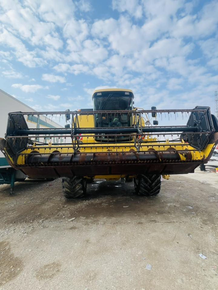 للبيع حاصده 2006 خمسه بلم هيدرو   دبل دام طبلة قلاب تاير بالون جاهزه ومكفوله  سعره اتصل ‭0771 991 8057‬
