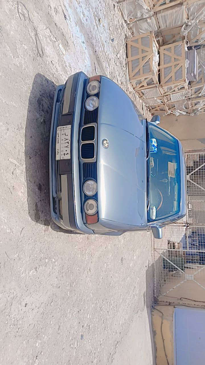 السلام عليكم  بي ام 525 سياره جاهزه من كلشي وين ماتريد ترايك تبريد ويه سويج لايت زنون كاهرباء من طول لطول شغاله حداديه جديده كير مكينه شرط فحص  3شاشات مضخم 🔊🔉صوت سياره ماناقصه شيي
العنوان ميسان  السعر57 بيع ومراوس تكسي حسب قناعه واني خادم ***********
