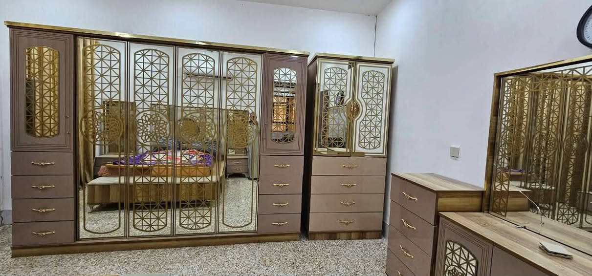 السلام عليكم 1000متر للبيع تحتوي عل. بناء مساحه ٢٠٠ متر طابق واحد بناء طابوق درجه اولى غرف عدد 2 حدائق سند 25طابو زراعي تحويل باسم المشتري تحتوي على كافه الخدمات  العنوان كربلاء طريق طويريج كربلاء مجاور سيطره الابراهيمه يبعد 500متر عن طريق الزوار والسعر مناسب استفسار اكثر الاتصال بالأرقام التالية 
*********** اسيا وتساب 
***********
***********
