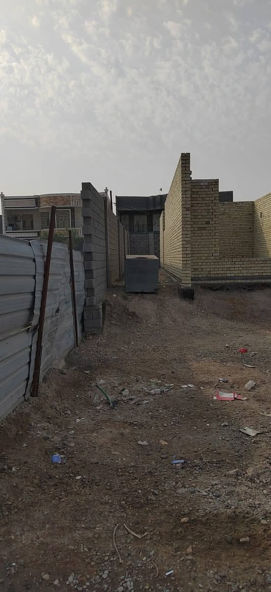 سلام عليكم هيكل لبيع بناء طابك حديث ارتفاع البناء 3ونص مساحه الارض 527 قطلعه سياح كامل وجهيه البيت على شارع ركن توفر خدمات ماء وكهرباء وشارع تبليط العنوان الخالديه ابو فليس قرب مسجد الرحمن الاستفسار على رقم هاتف واتساب ***********
