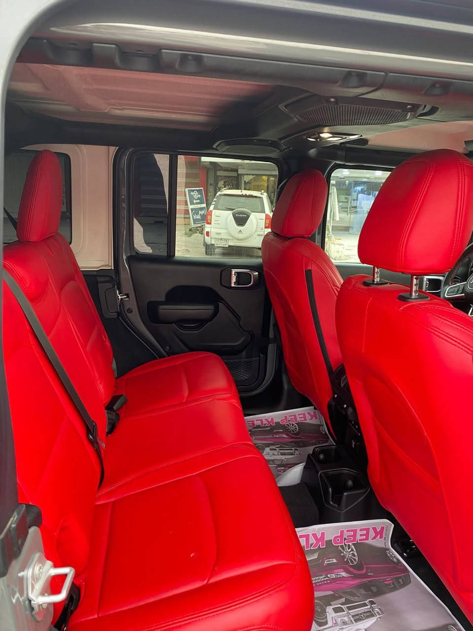 السلام عليكم 
Jeep wrangler 
Rubicon 4xe 
ماشية 12000 كيلو فقط 
محرك 2.0T
كشنات جلد 
سنوية جديدة سنة 2025
وارد كندي 
تايرات جبلية
بصمة 
تحكم ذكي من الشاشة
زر خاص للطوارئ قابل للترجمة 
سقيفة كاربون فايبر قابلة للازالة 
السعر 29800$


**إذا كنت صاحب هذا الإعلان وتريد حذفه لأي سبب، رجاءا أرسل رسالة إلى الدعم الفني**