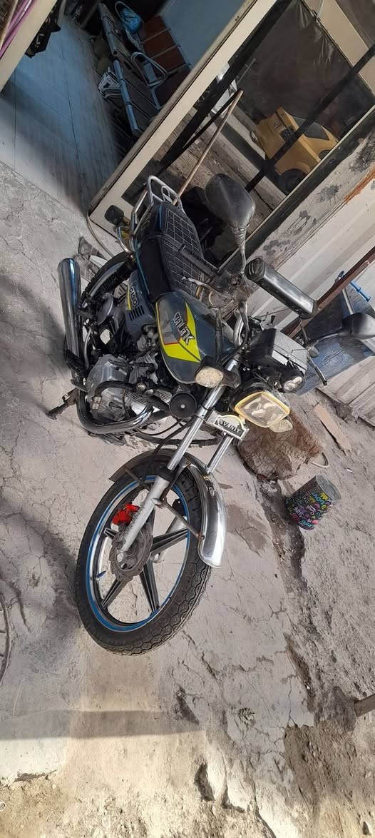 متاح دراجه ايراني ٢١ بدون اوراق نضيفه محركه مامفتوح سلف وهندر شغالات ستاند صفح والتعليك موجود اشاير ولايت شغالات ٥٥٠ المكان بغداد حي القاهره ***********
