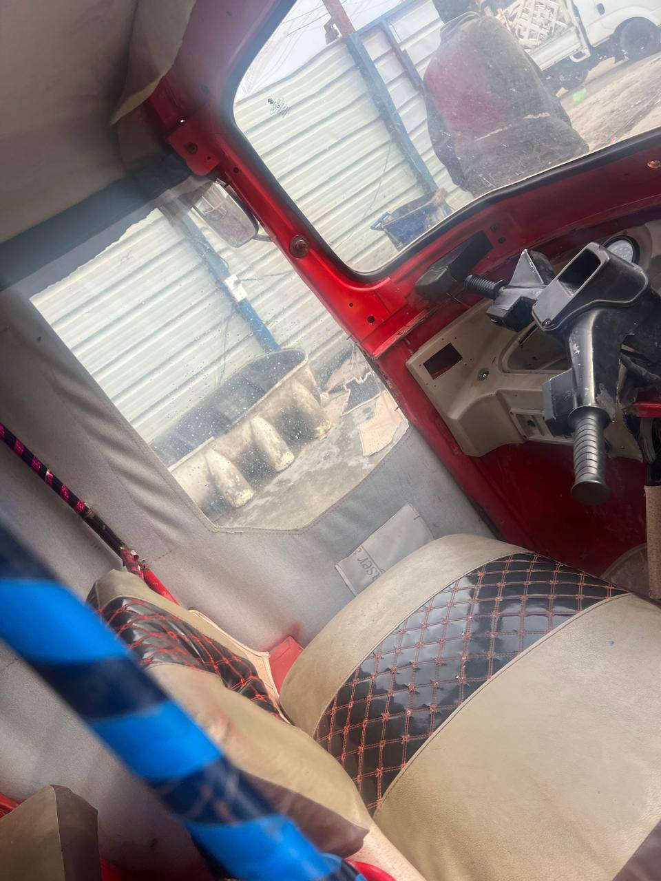 سلام عليكم تكتك موديل18اوراق كامله كبل لشارع مكينه 20 كهربائيات كله شغاله السعر2500 وبيهه مجال العنوان بغداد المحموديه مكلف بلنشر الرقم***********
