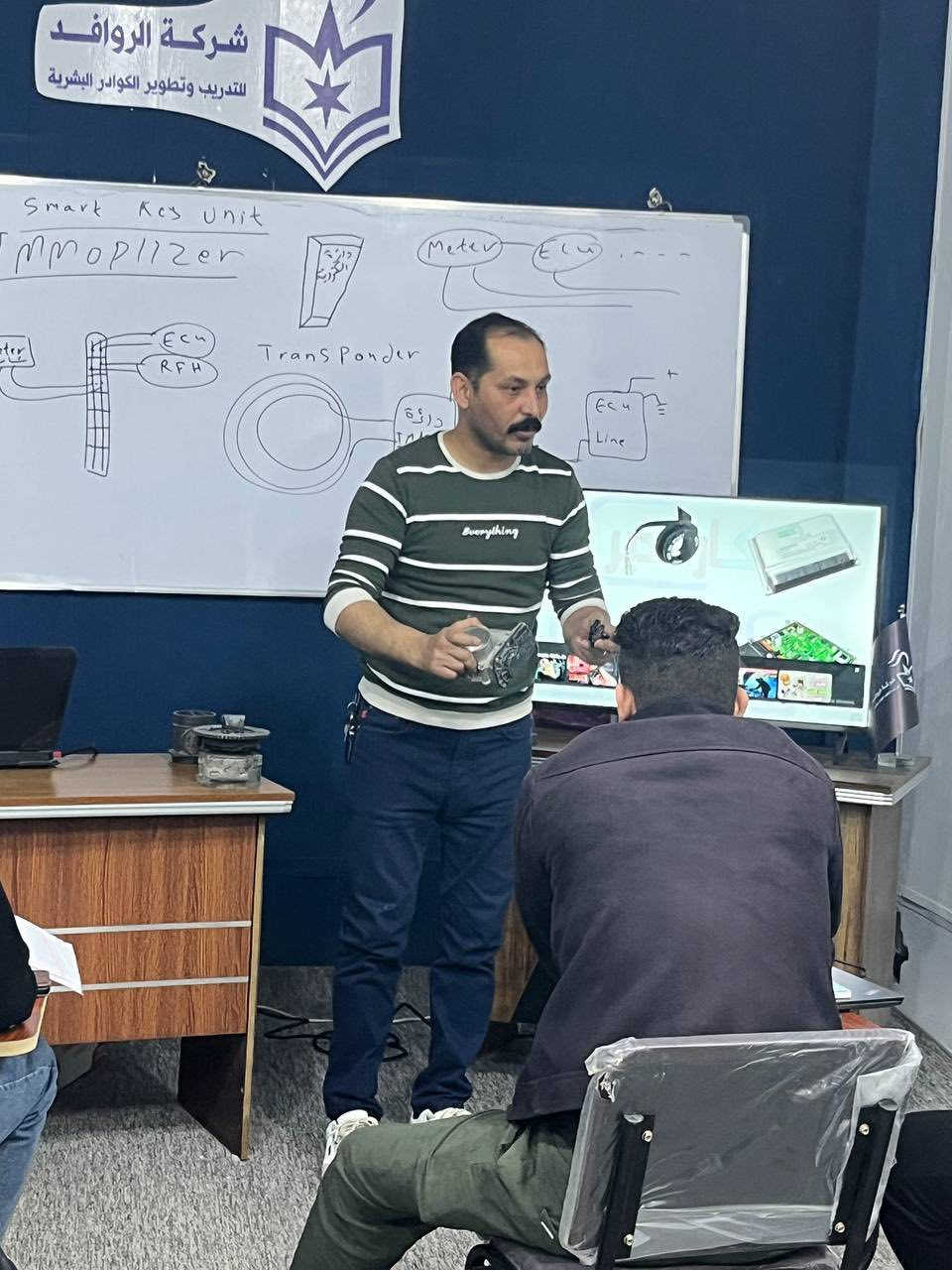 افتتاح التسجيل مجددا لدورة (فحص وتشخيص أعطال السيارات)
⚡️☄️مع خصم مؤقت ٢٠٪؜ للسعر فقط هذه الدفعة⚡️☄️…

💯بكل فخر نعلن افتتاح التسجيل بعد نجاح وتخرج الدفعات السابقة من الدورة في شركة الروافد وهالمرة بخصم٢٠٪؜💯…

🔧🚗

 دورة تجمع بين الشرح النظري والتطبيق العملي داخل مقر الشركة والورشة التدريبية للاستاذ منتصر ياس خضير

بعد هذه الدورة، يتمكن المتدربون من:-
✔ قراءة بيانات أجهزة الفحص وربطها بالأعطال الواقعية
✔ تحليل المشاكل الكهربائية والميكانيكية بطريقة منهجية
✔ تطبيق الخطوات الصحيحة للتشخيص داخل الورشة
✔تإهيل المتدرب لسوق العمل..

مميزات الدورة:-
-✅تدريب عملي 
-🎓شهادة معتمدة
-💯الاعادة مجانية

⭕️فقط عشر مقاعد  متاح للدورة⭕️

العنوان:- ديالى-بعقوبة- شارع خريسان- قرب تقاطع البلدة..
هـ/***********
