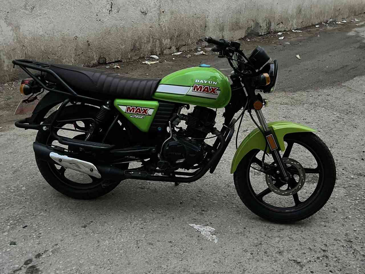 سلام عليكم دايون لبيع موديل 21
اوراق سكنر 
دراجه مفتوحه صاله شهرين وكاله بوشه 
اما الباقي كله جديد  تانكي جديد دراجه معمره وكاله كله وكلشي شغال بيه
سعر 1300وبيه مجال مكان بابل الحمزه الغربي 
اتصال ***********
