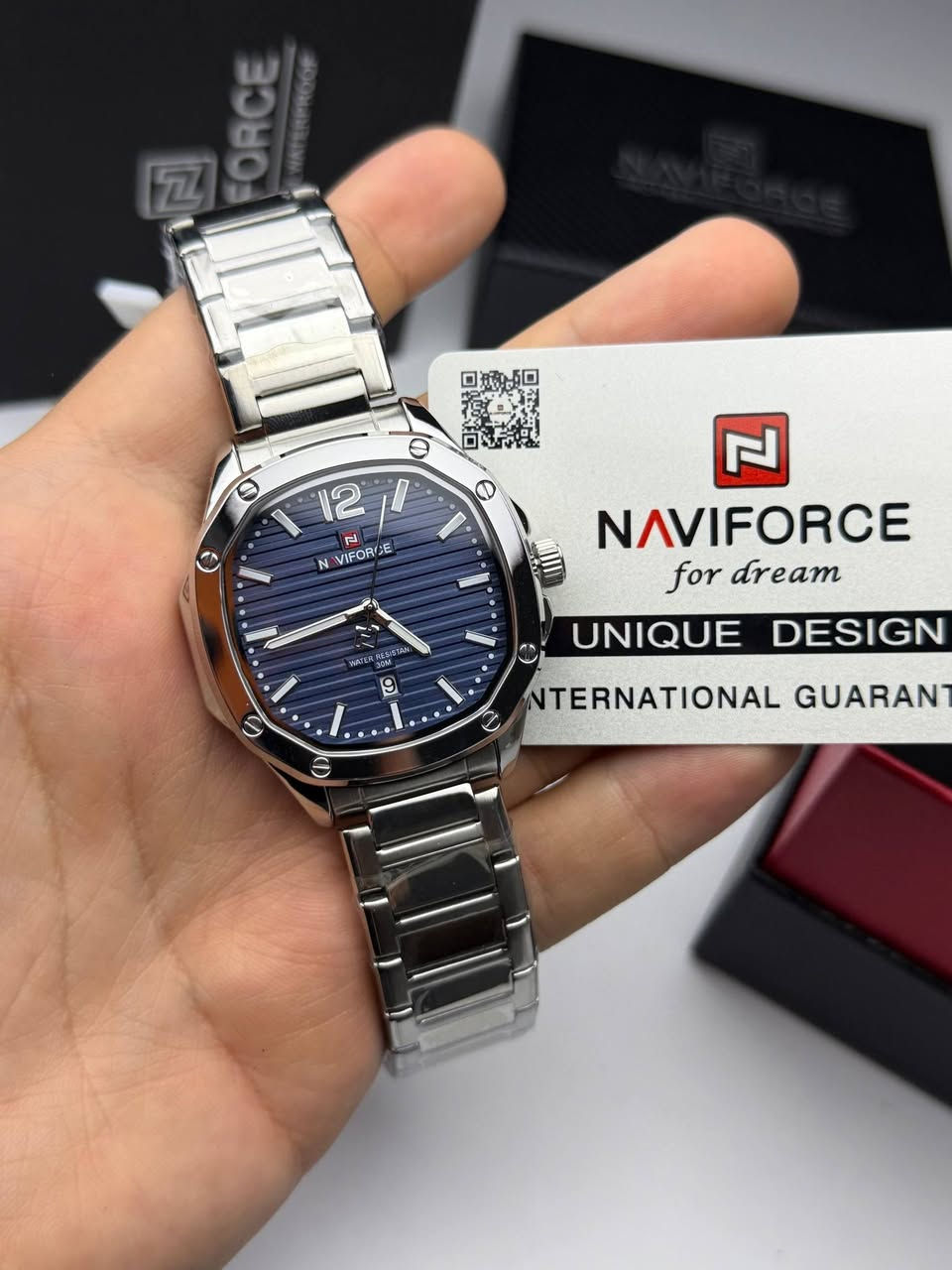 NAVIFORCE
اصلي وكالة كاملة المرفقات 
ضمان سنة 
رقم الموديل NF9243
نافذ شهري 
ارقام واميال لامينوس فسفوري 
مينا مميزة مشطبة
ستانلس ستيل 
مقاومة للماء 30 متر 

35 الف على اول تم

⭕️ملاحظة / جميع الصور من تصويرنا للقطعه


**إذا كنت صاحب هذا الإعلان وتريد حذفه لأي سبب، رجاءا أرسل رسالة إلى الدعم الفني**