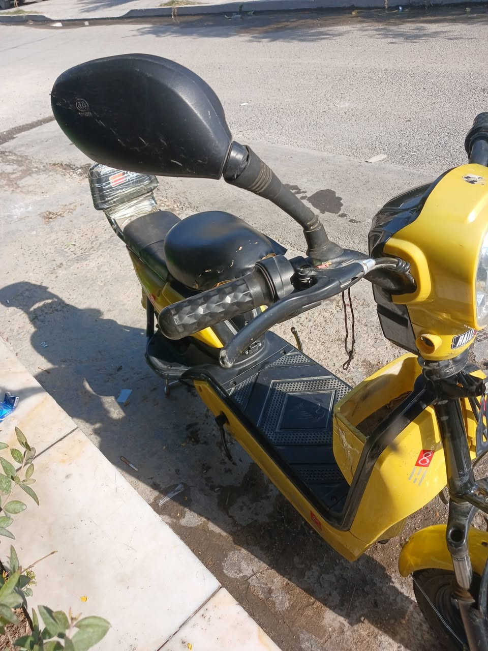 السلام عليكم دراجة شحن حجم ١٤ للبيع نظيفه دراجة كامله مابيه نقص كلشي شغال بيه السعر 225 وبيه مجال  مكاني بغداد حي العامل الأولى واني مكلف بالنشر اتصل على الرقم ***********
