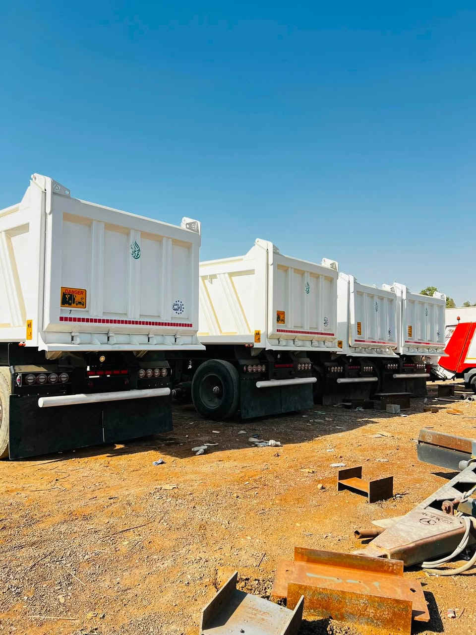 للبيع عرباين ماك نيسان شاصي ١٦ كاعية ٨ دناكير١٦ جك تريلة ***********
