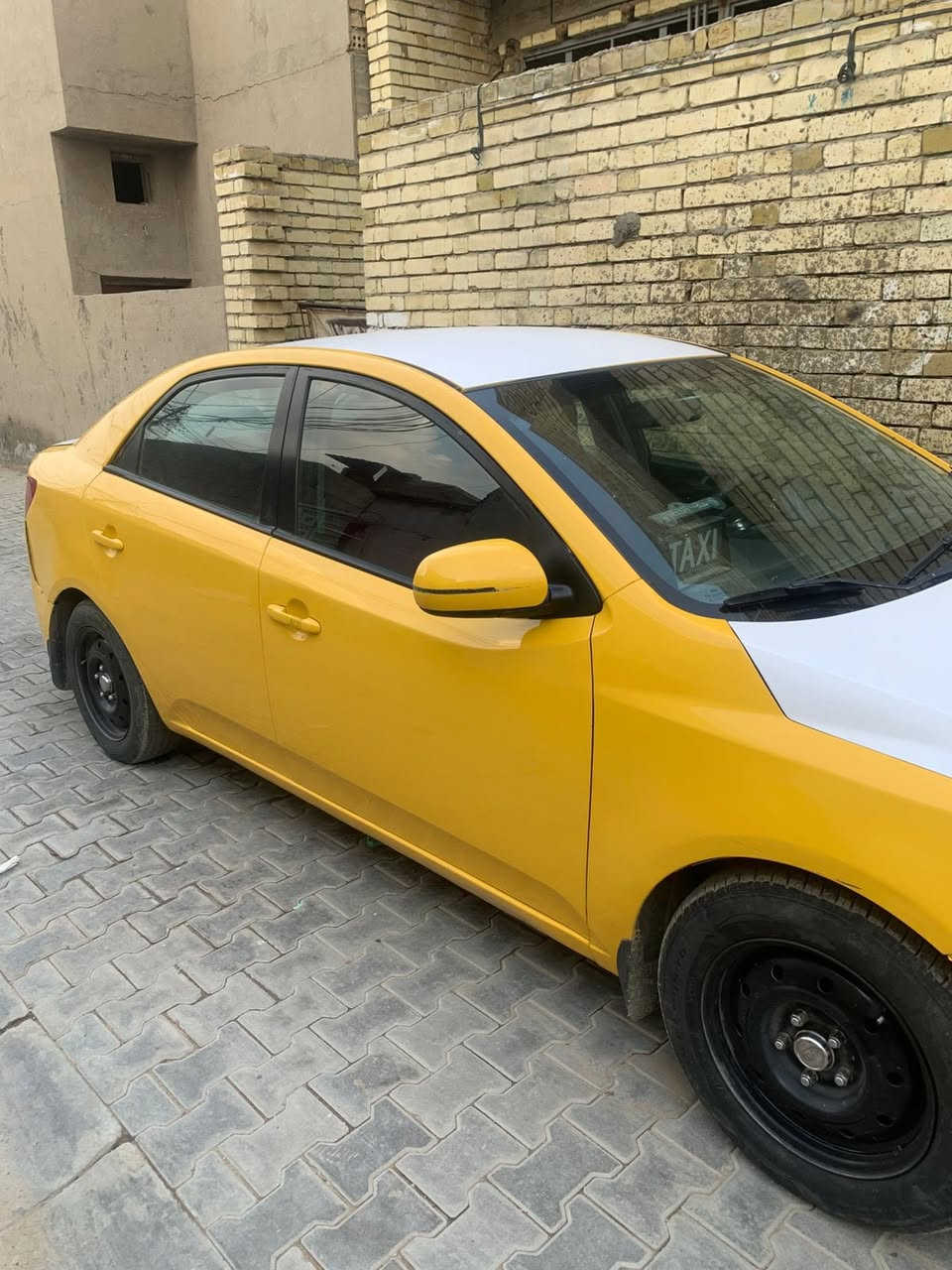 السلام عليكم فورتي موديل 2013 سيارة مكينة كايمة مصبوغة عام اثر شخوط حالين سيارة شغالة تبريد شغال صدرها نص عمر سيارة بسمي سنوية ساقطة بسنة 2025 مكاني حي اور تفاصيل سيارة اتصل *********** سعر 75 بيها مجال شي قليل
