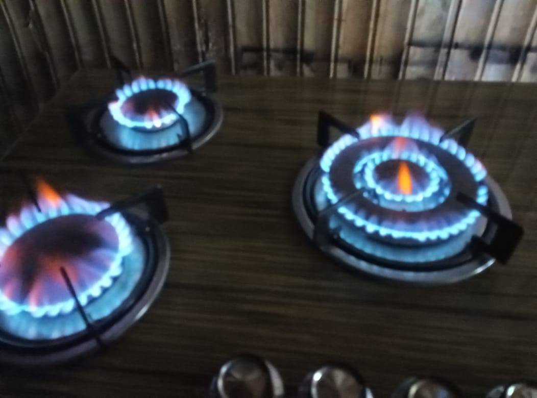 اغراض للبيع طباخ ايديال على فحص كلة شغال وبي ضمان شهر اي شي بي يرجع سعر 175غسالة على فحص كلة شغال غسل وتجفيف 25كيلو سعر 75باب عدد 2سعر الوحدة40طباخ منضدي جام لون صاج جديد كلش على فحص كلة شغال سعر 75وبيهن مجال لشراي يتصل ***********حلة حي المهندسين
