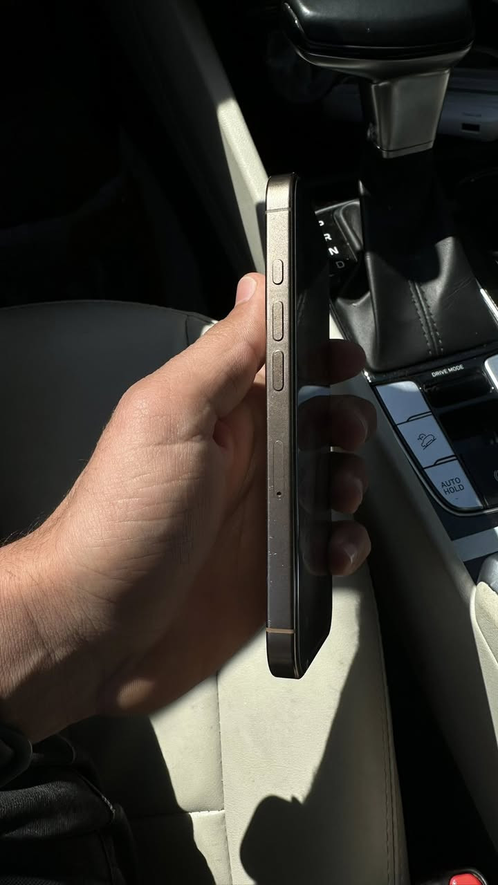 سلام عليكم                                             ايفون 16 pro ذاكره 128 بطاريه 93 التلفون نضيف شخط مابي اخر تحديث بعده بل ضمان ويا كيبل لاصلي مالته


**إذا كنت صاحب هذا الإعلان وتريد حذفه لأي سبب، رجاءا أرسل رسالة إلى الدعم الفني**