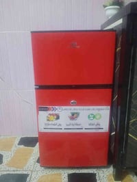 ثلاجه مكتبيه مستعمل شهر السعر 125 وبي مجال 07832640633