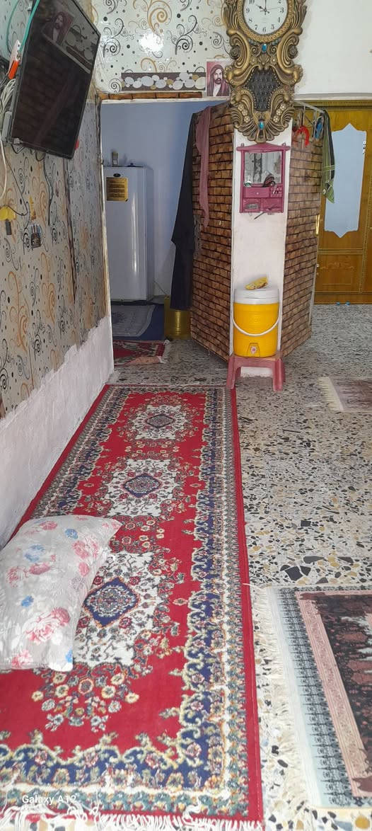 بيت للبيع المساحه 180 متر بناء عكاده يحتوي على غرفتين وصاله واستقبال ومطبخ وساحه بيت
يبعد عن الشارع الرئيسي 10 امتار يعني وجه شارع
*********** ((((كوفه علوة الفحل قرب اسواق تحسين الحدراوي للاستفسار))))

